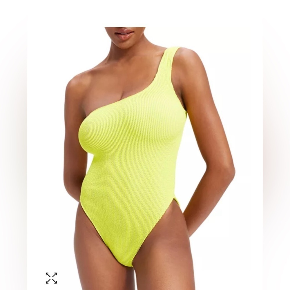 Good American
Always Fits Asymmetric One Piece Swimsuit